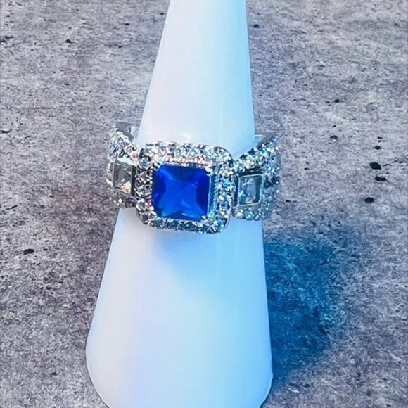 Ring Bomb Party Ring, size 6, NWOT - Picture 5 of 5